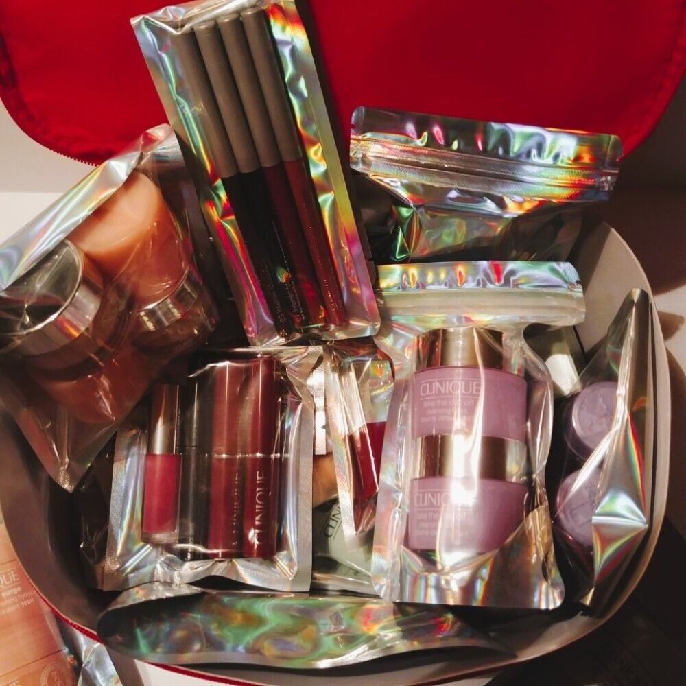 I Love CLINIQUE Skincare and Makeup Bundle ~ 40+ Products ~ BRAND NEW - Picture 1 of 3